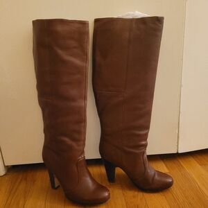 Brown Heeled Boots with Relaxed Slouch Design